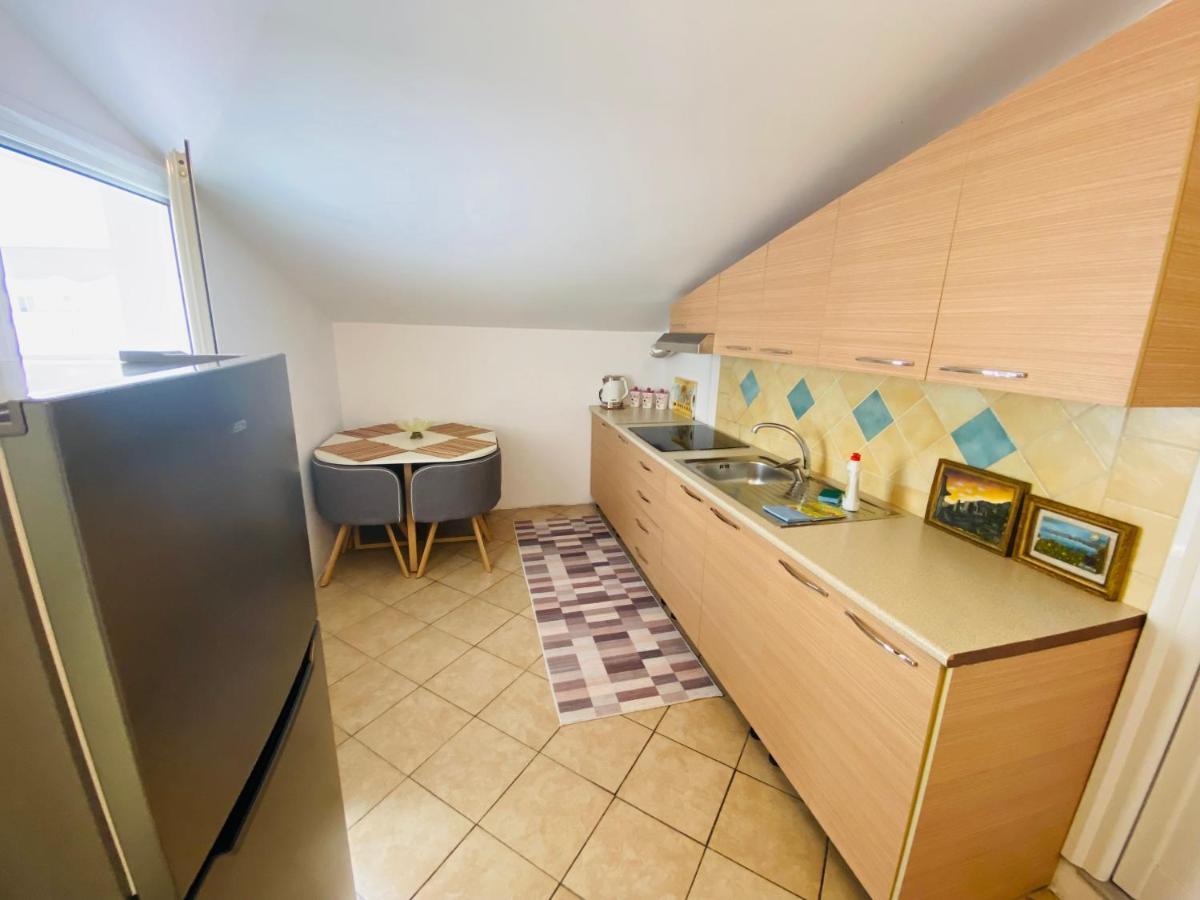 Iljazi'S Apartaments Vlore Exterior photo