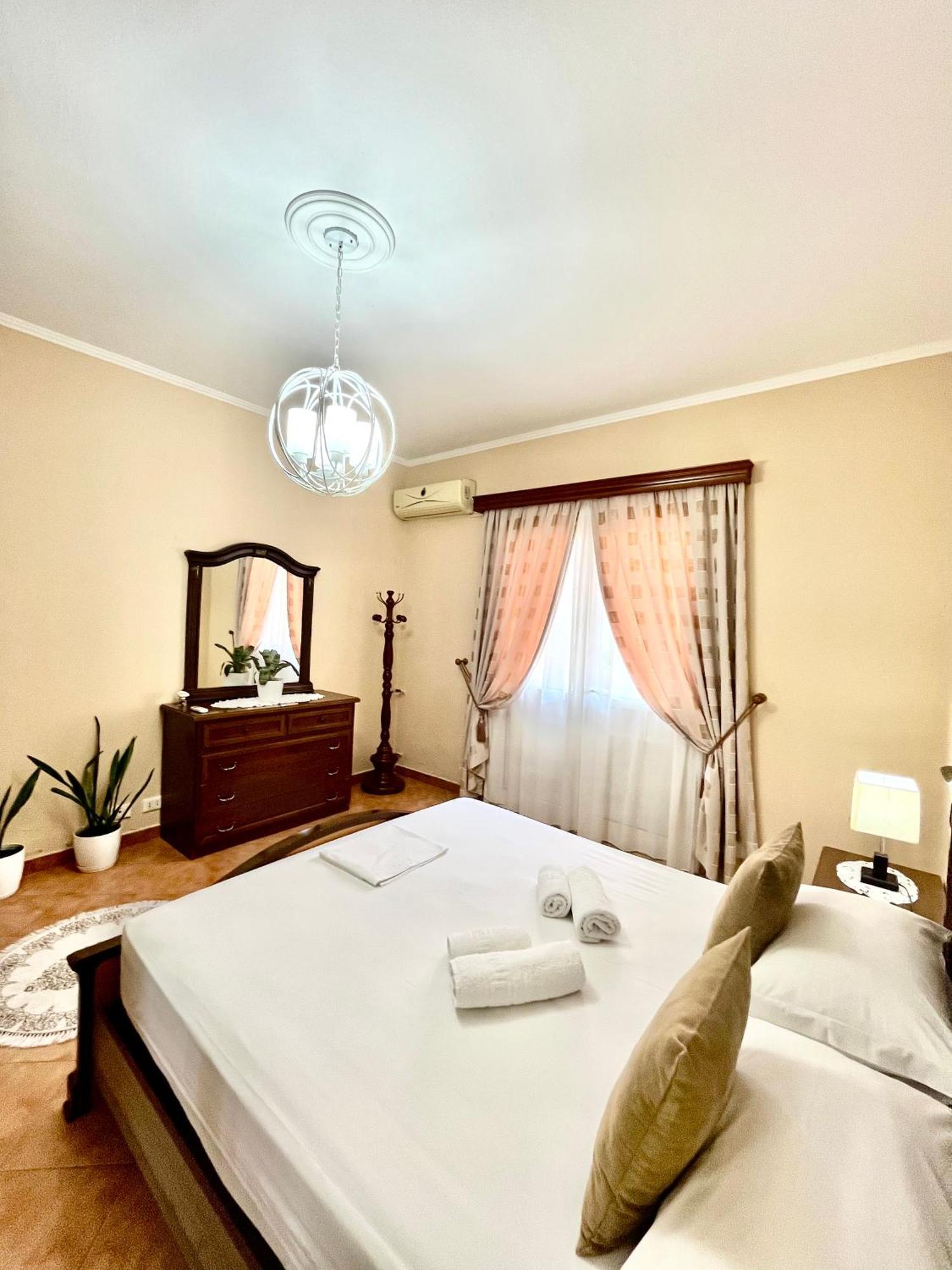 Iljazi'S Apartaments Vlore Exterior photo