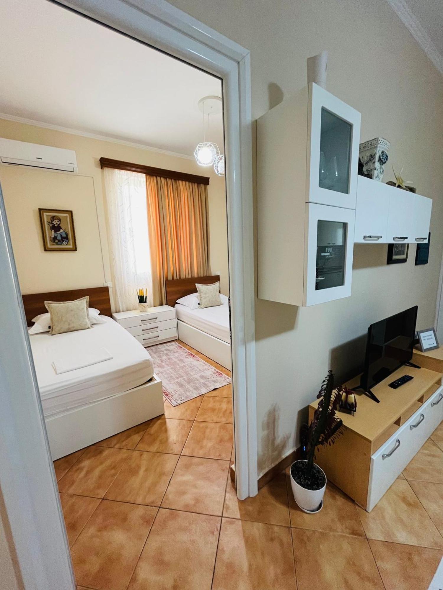 Iljazi'S Apartaments Vlore Exterior photo