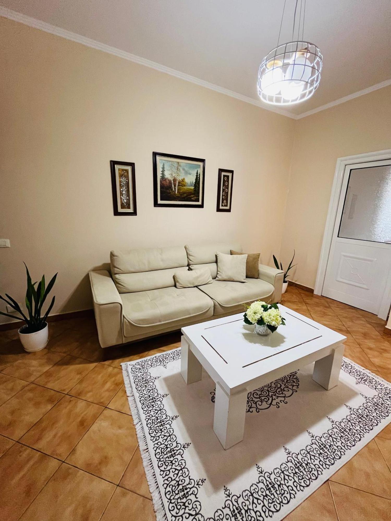 Iljazi'S Apartaments Vlore Exterior photo