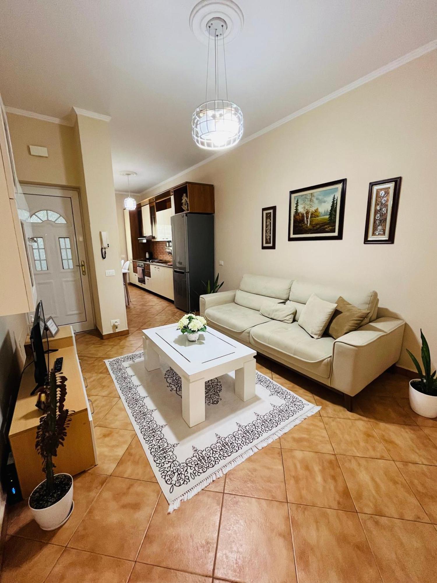 Iljazi'S Apartaments Vlore Exterior photo
