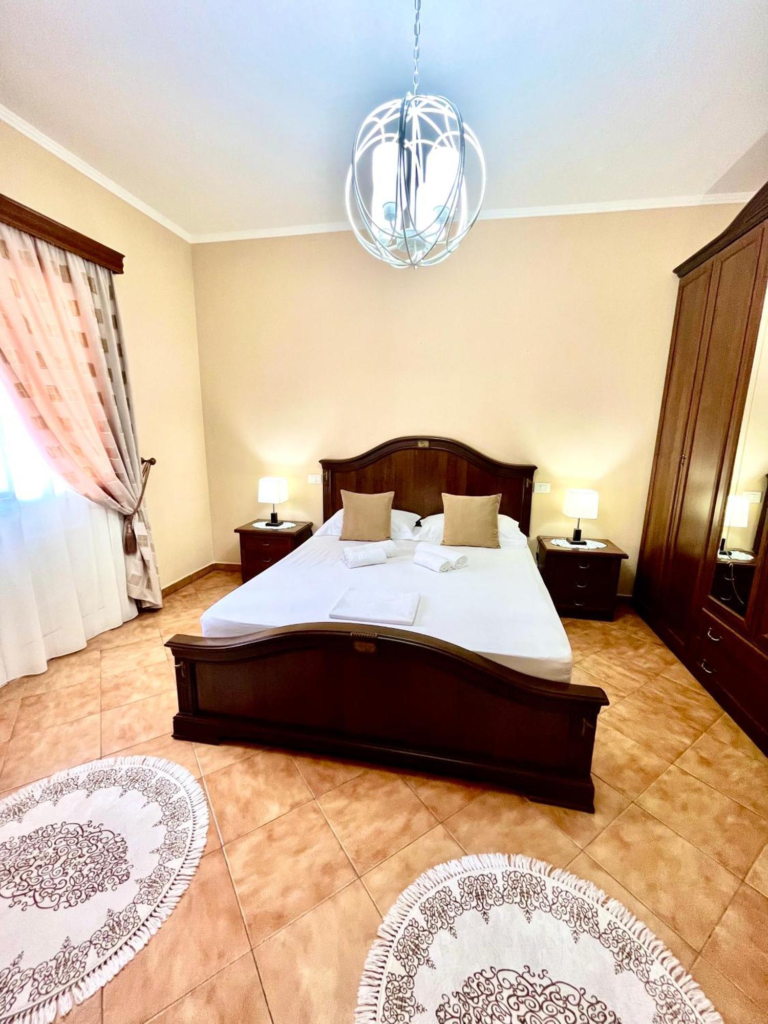 Iljazi'S Apartaments Vlore Exterior photo