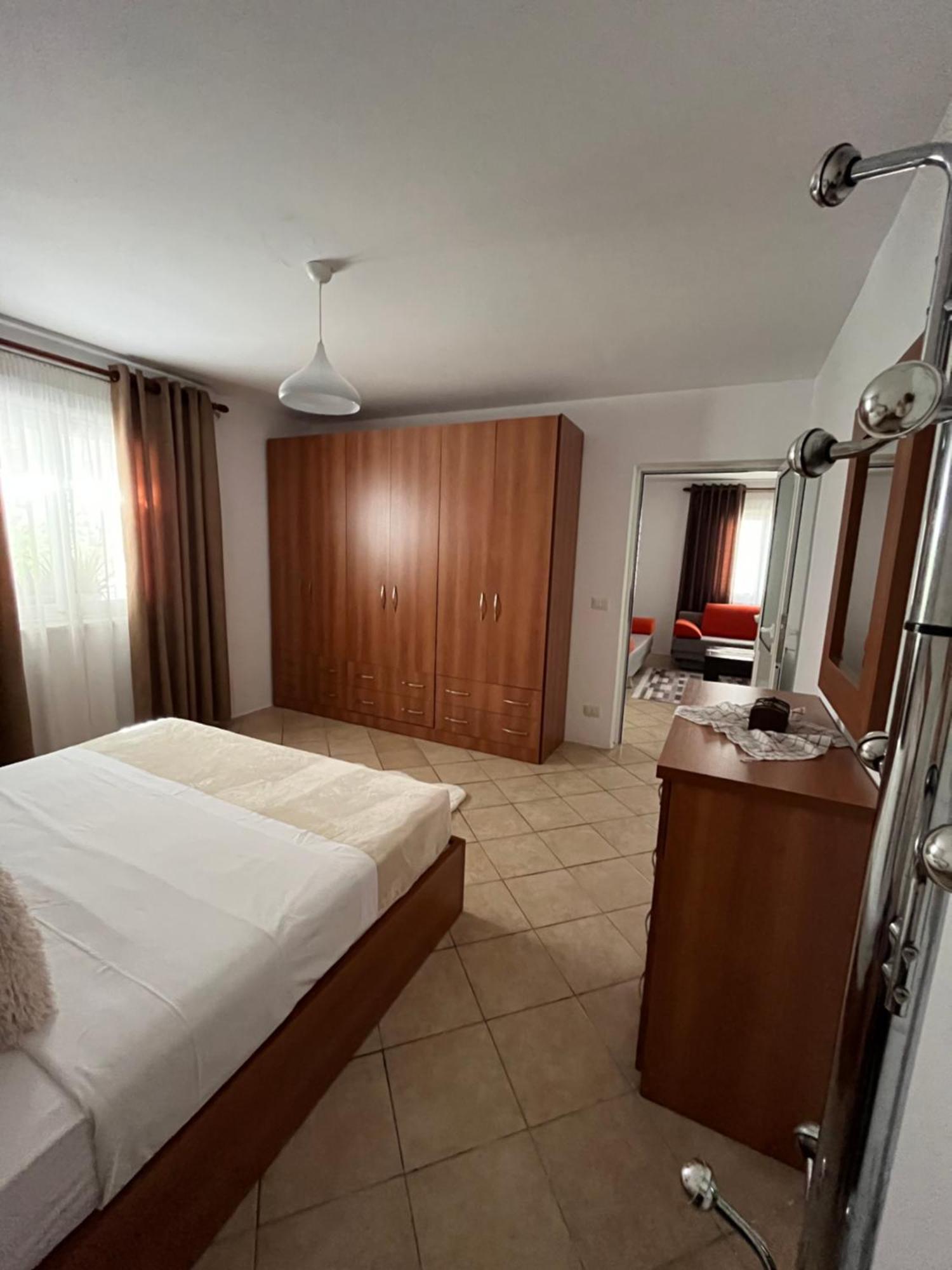 Iljazi'S Apartaments Vlore Exterior photo
